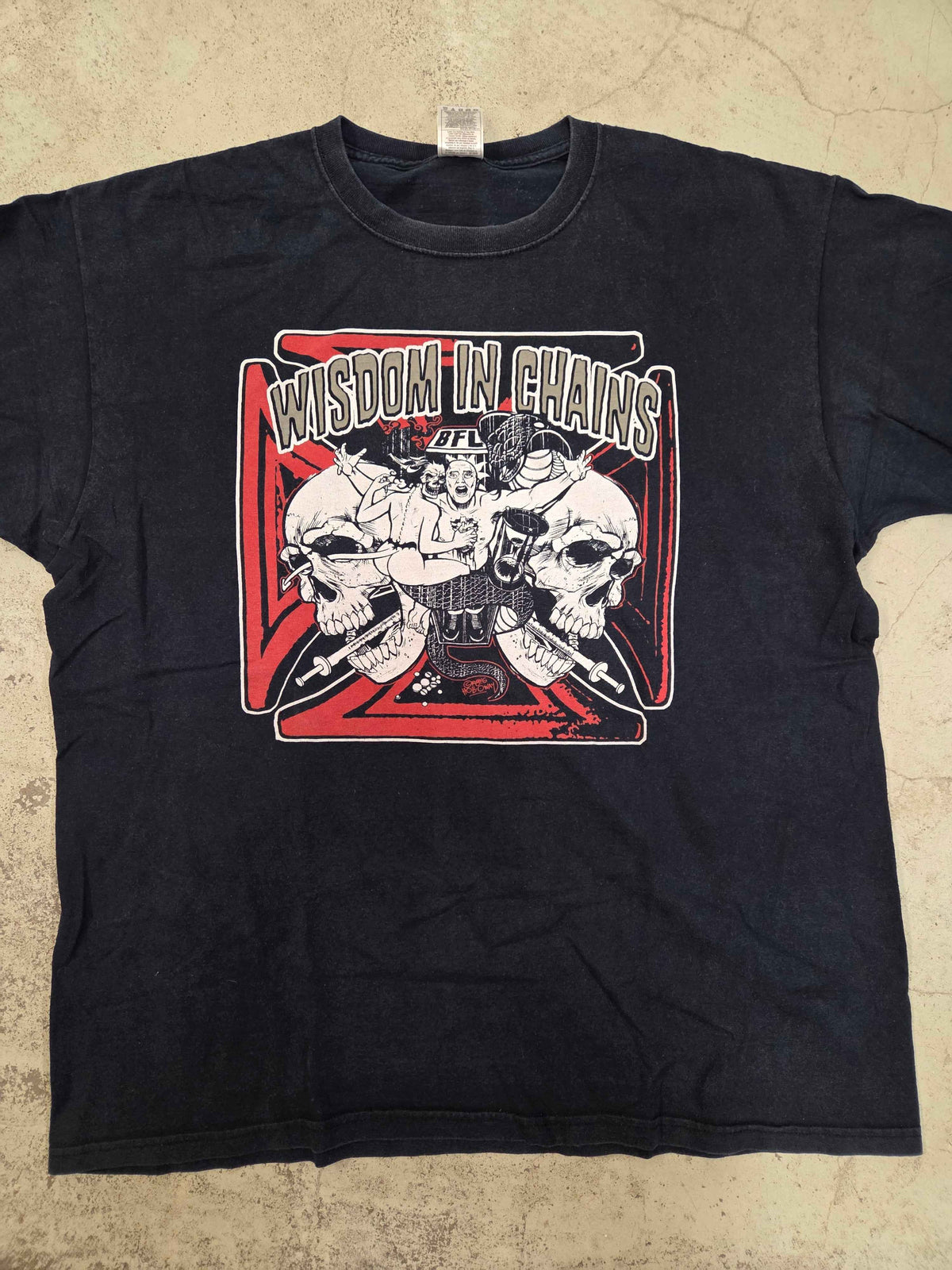 Wisdom in Chains - T-Shirt (XL / 2nd Hand) Left Over!