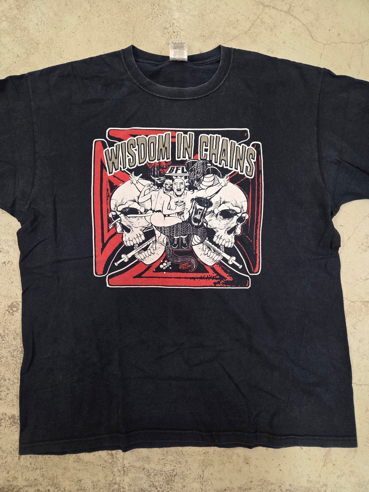 Wisdom in Chains - T-Shirt (XL / 2nd Hand) Left Over!